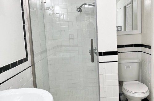North Miami House | Sapphire Suite
