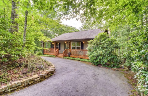 Deer Run Cabin | Sapphire Valley Resort Cabin w/Fireplaces + Grill