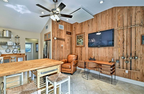 Central Sarasota Cottage | Sarasota Bungalow w/Pergola, Garden & Waterfalls!