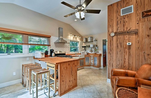 Central Sarasota Cottage | Sarasota Bungalow w/Pergola, Garden & Waterfalls!