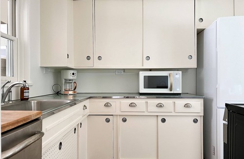 Saugatuck House | Saugatuck City-Stylish Mid-Century Modern-Sleeps 8