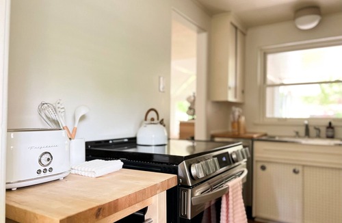 Saugatuck House | Saugatuck City-Stylish Mid-Century Modern-Sleeps 8