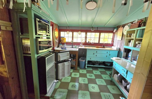 Gamewell Cabin | Saunders Cabin Wifi. Creek w/fire pit, cornhole, ax board, horseshoes. big field
