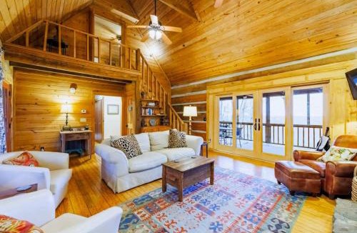 Mentone House | Scenic Getaway - Hot Tub & Mountain Views
