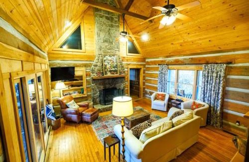 Mentone House | Scenic Getaway - Hot Tub & Mountain Views