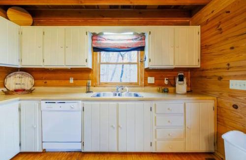 Mentone House | Scenic Getaway - Hot Tub & Mountain Views