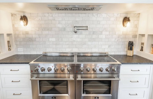 Trenton House | Scenic Getaway with Huge Spa, Pool, Fire Pit, 2 Kitchens - 15m to Chattanooga!