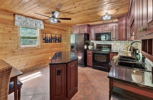 Fancy Gap House | Scenic Mountain Sanctuary - Bear Ridge Lodge