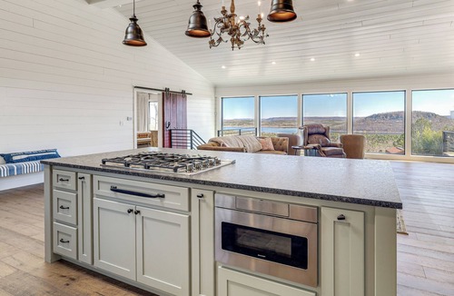 Fairfield Bay Cottage | 'scenic Overlook' - Luxe Greers Ferry Hideaway!