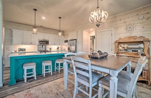 Clayton House | Scenic Winter Mountain Retreat Pet Friendly Firepit Wifi - Stargazer Hideaway