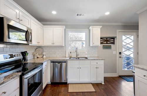 Helen House | Scenic Yonah Mountain View ★ Downtown Helen Family Getaway