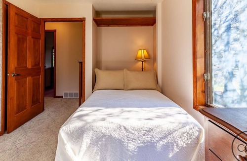 Montague House | Scholl Farm Cottage - Unique FARM STAY close to Lake Michigan