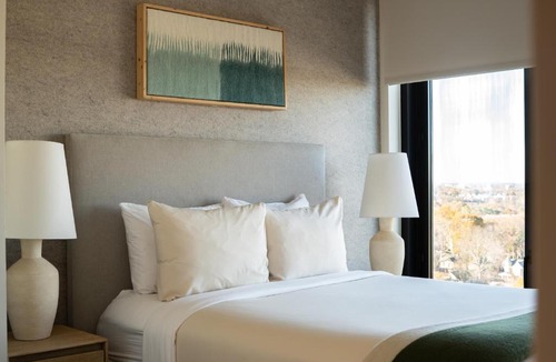 Old Fourth Ward Apartment | Scout Living PCM - Placemakr Atlanta, Apartments by Hilton