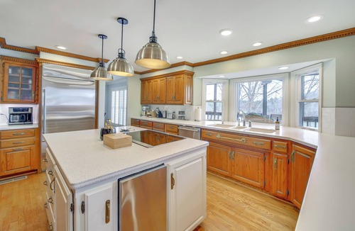 Jones Mills Villa | Screened-In Porch w/Views: Hot Springs Getaway!