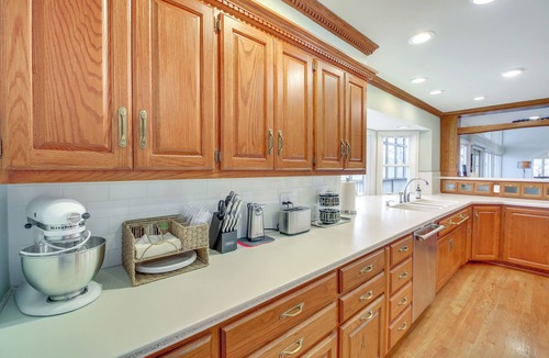 Jones Mills Villa | Screened-In Porch w/Views: Hot Springs Getaway!