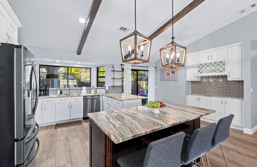 Greenview Shores House | Screened Pool + Firepit + Outdoor Lounge | Mins to WEF + Polo | Near World Cup