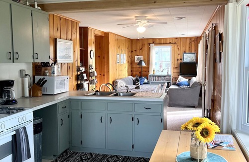 Port Austin House | Screened porch, Lake Huron views, quiet sub, walk to beach and town in minutes!