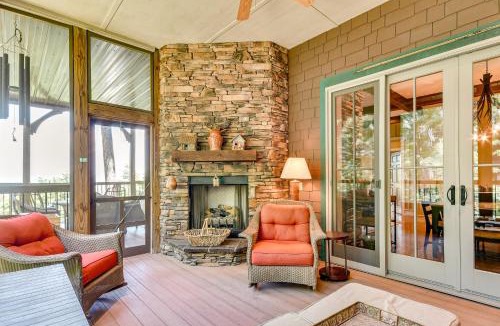 Mountain Air House | Screened Porch + Mtn Views: Luxe Burnsville Condo