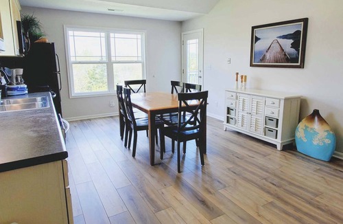 Taylorsville House | Seabiscuit 5- Relax And Kick Back with private Hot Tub and communal Pool