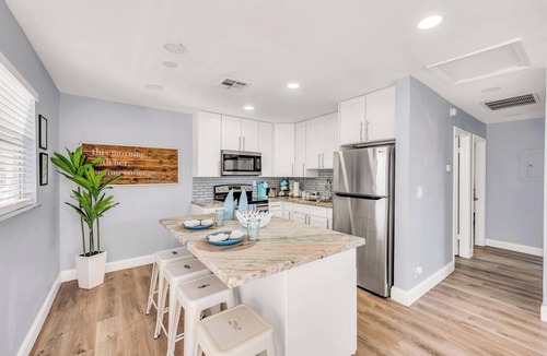 Sanibel Apartment | Seahorse Suites #3. Island Living at it's Best!