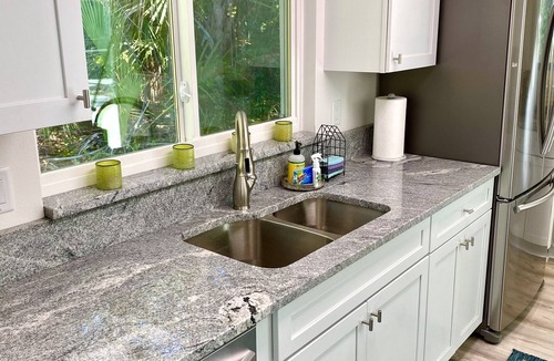 Englewood House | SeaTurtle 🐢Bayfront w/heated pool, steps to Beach, Sleeps 10, Pets🐾