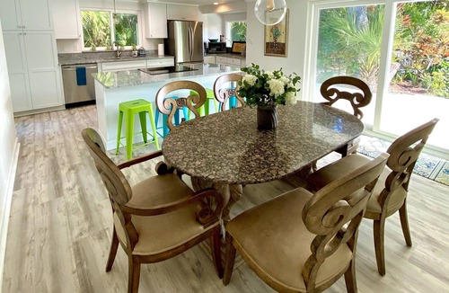 Englewood House | SeaTurtle 🐢Bayfront w/heated pool, steps to Beach, Sleeps 10, Pets🐾