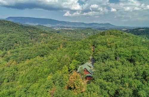 Cosby Ski Chalet | Secluded 2BR Log Cabin Hot Tub Stunning Mountain Views