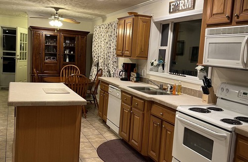 Blue Grass House | Secluded 3 bedroom home with creek in the back yard