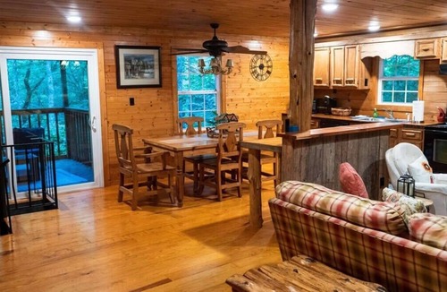 Smithville Cabin | Secluded 3BR 1BA Cabin for Cozy Living