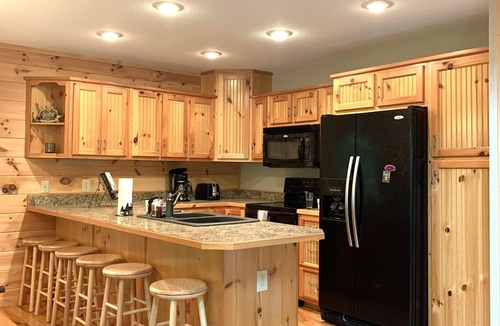 Smoky Mountains Cabin | Secluded 4 Bedroom + Loft, Hot Tub, Fire Pit & Game Rooms!