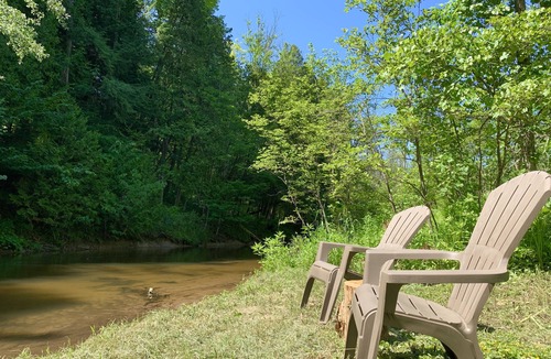 Thompsonville Cabin | Secluded Betsie River Cabin 3bd+2ba+Loft by Crystal Mtn,8acres,Porch,Fireplace!