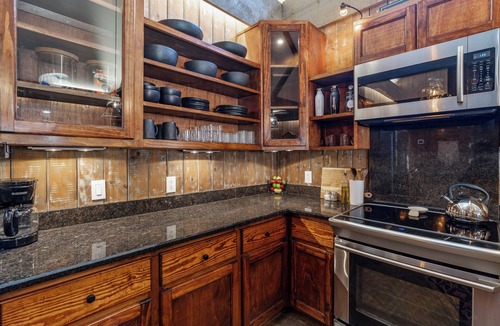 Ashley Oaks Cabin | Secluded Cabin in the Woods Close to It All