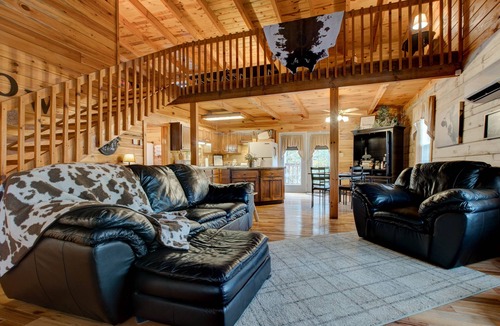 Heidelberg Cabin | Secluded Cabin on 70 acres private land, ping pong table, Red River Gorge, KY