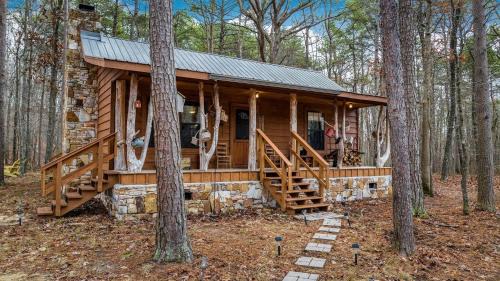 Mentone House | Secluded Cabin with Barbecue in Mentore, Alabama