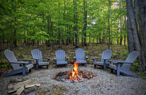 Michaywe House | Secluded Chalet in Michaywe w/pool access. Golf + Ski/Snowmobile paradise.