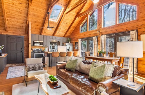 Ellijay House | Secluded Ellijay River Cabin, Hot tub, firepit, Fire Pit, Bunkroom & Gameroom
