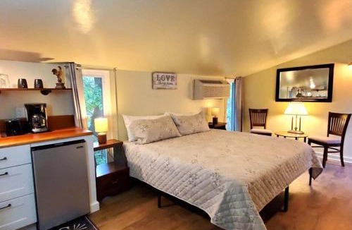 Eureka Springs House | Secluded Farm House at Wisteria