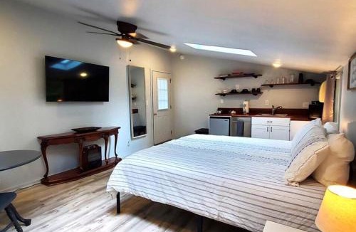 Eureka Springs House | Secluded Farm House at Wisteria