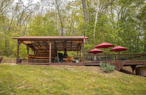 Steelville Cabin | Secluded Getaway with Private Meramec River Access and Floating