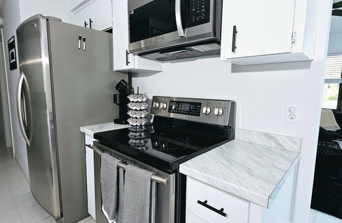 Crystal River House | Secluded Grotto with pool and hot tub! — Only 20 minutes from the beach! Pets ok