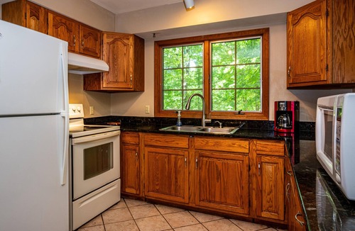 Nashville Cabin | Secluded Hilltop Cabin | Hot Tub, Pool Table & Near Nashville 3BR, 3BA