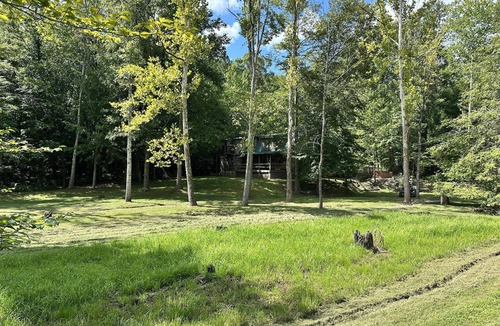 Stanton Cabin | Secluded Large Group Authentic Cabin with fishing, a hot tub and wi-fi