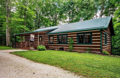 Helmsburg Cabin | Secluded Log Cabin on 5 Acres | Wildlife & Forest Views 3BR, 2BA