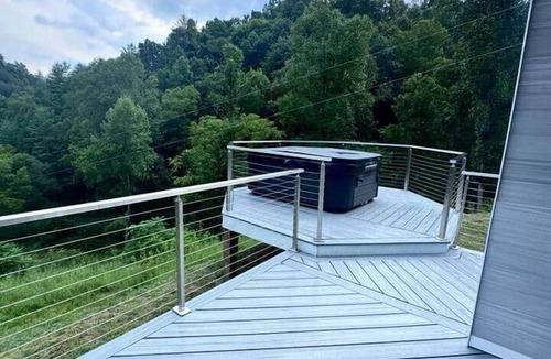 Bakersville House | Secluded, mountain- hot tub, firepit Ocean Blue