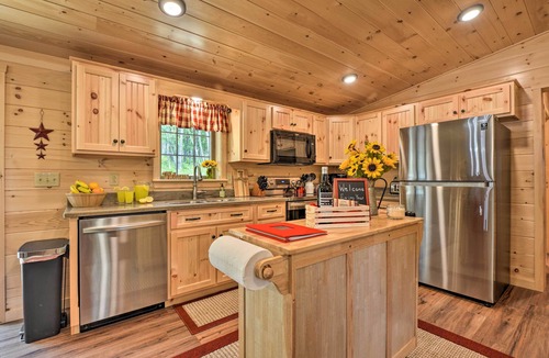 Wardensville Cabin | Secluded Mountain Cabin in Wardensville!