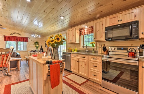 Wardensville Cabin | Secluded Mountain Cabin in Wardensville!