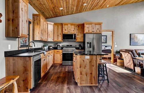Fayetteville Cabin | Secluded Riverfront Cabin with Scenic Bluffs near Fayetteville, Arkansas