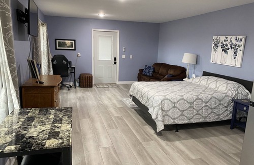 Freedom Apartment | Secluded Space With Private Deck