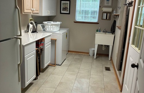 Young Harris House | SECLUDED TREE HOUSE Escape 2BR+Office, Fast Internet/Wi-Fi, Paved Roads