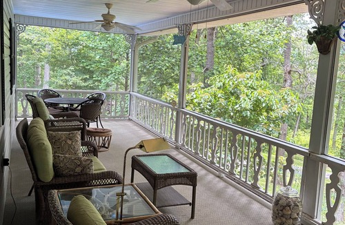 Young Harris House | SECLUDED TREE HOUSE Escape 2BR+Office, Fast Internet/Wi-Fi, Paved Roads